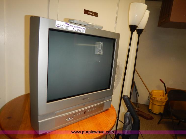 image for item BC9566 Assorted household items