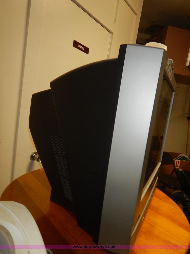 image for item BC9566 Assorted household items