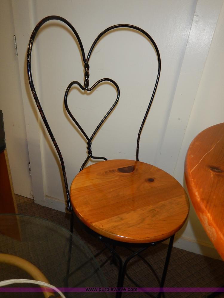 image for item BC9566 Assorted household items