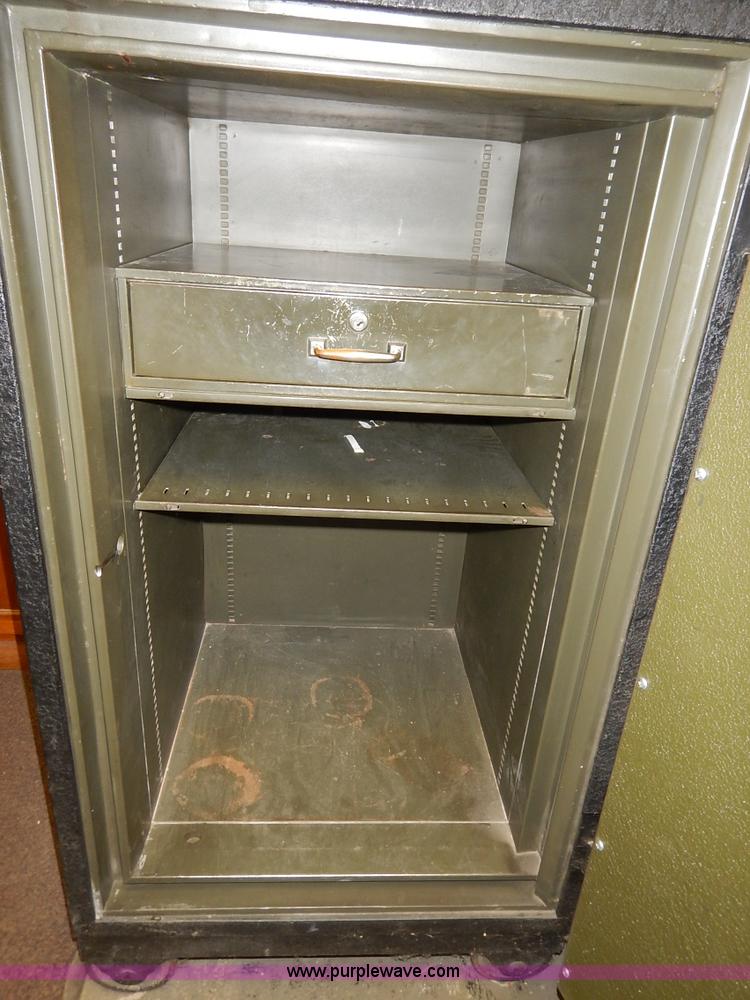 image for item BC9579 Mosler safe