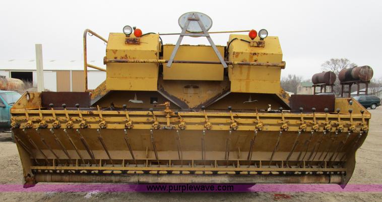 image for item D2381 1986 Etnyre chip spreader