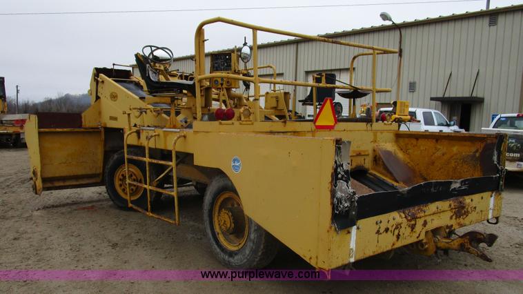 image for item D2381 1986 Etnyre chip spreader