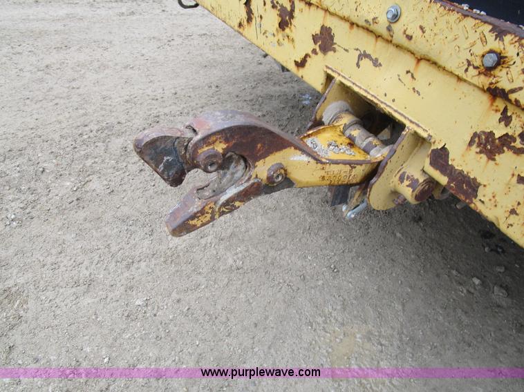 image for item D2381 1986 Etnyre chip spreader