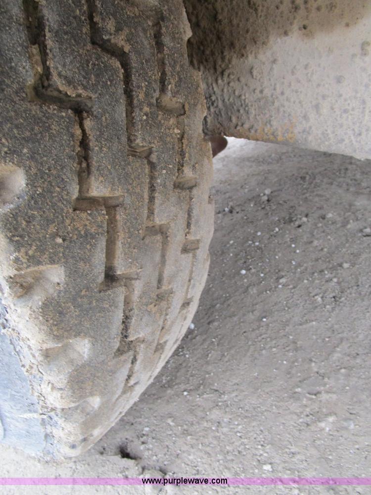 image for item D2381 1986 Etnyre chip spreader