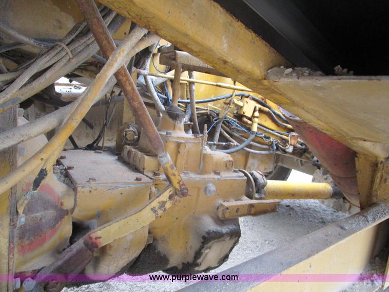 image for item D2381 1986 Etnyre chip spreader