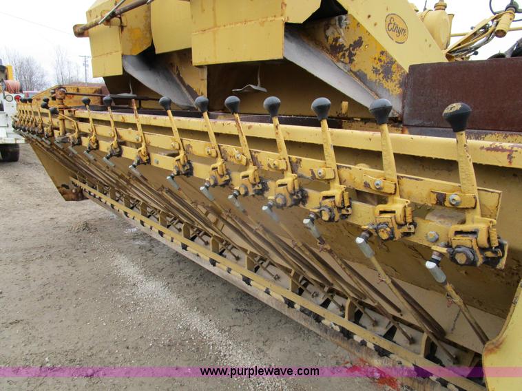 image for item D2381 1986 Etnyre chip spreader