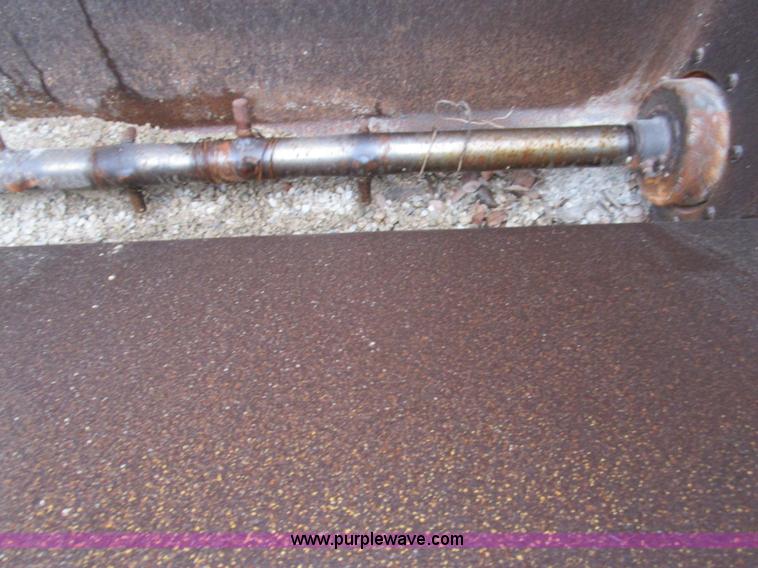 image for item D2381 1986 Etnyre chip spreader