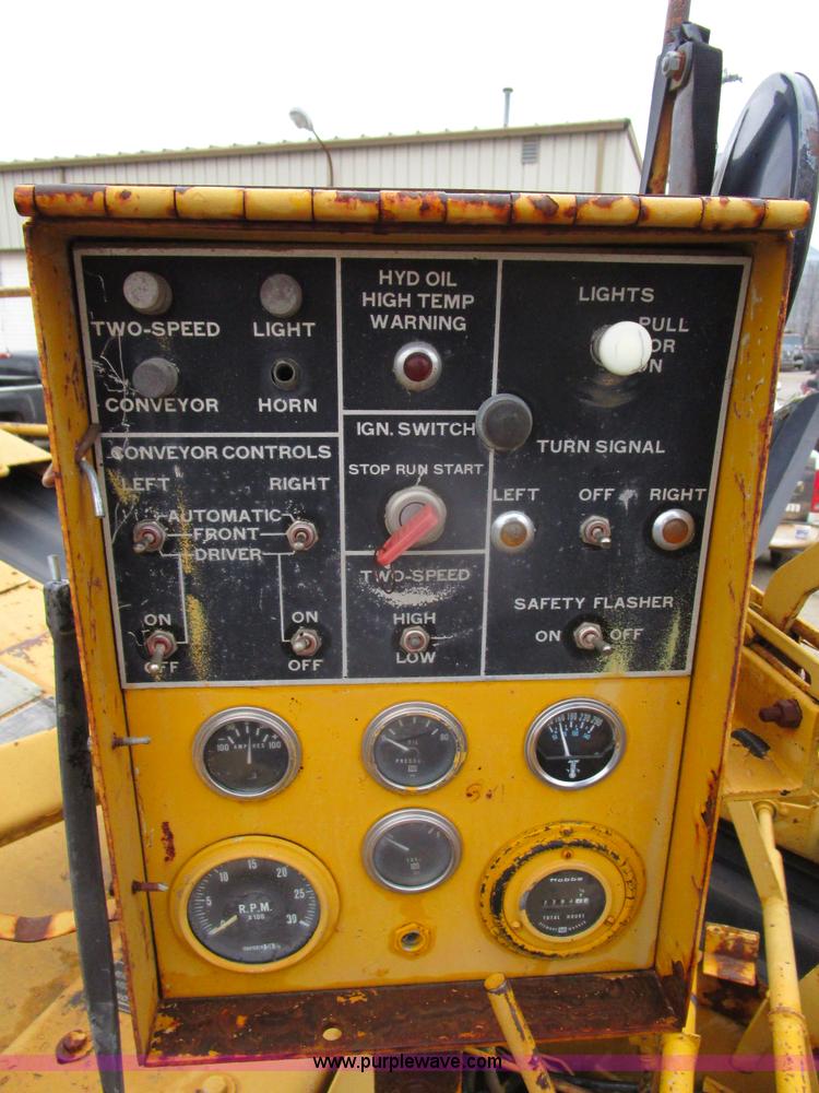 image for item D2381 1986 Etnyre chip spreader