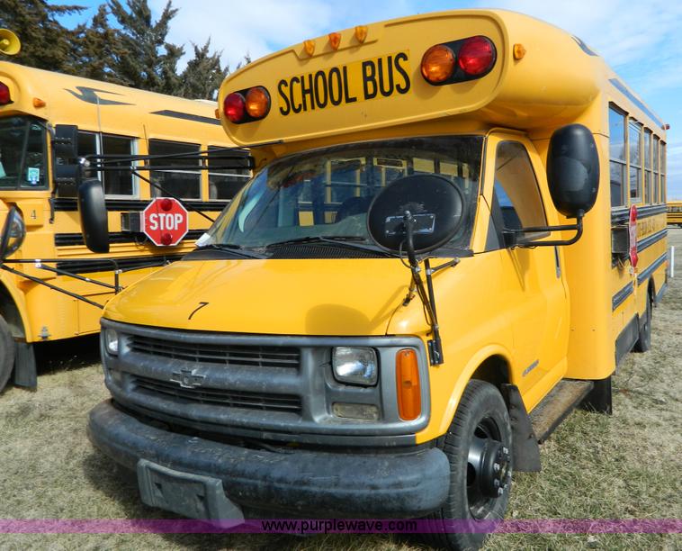 image for item D6113 2002 Chevrolet Express G3500 school bus