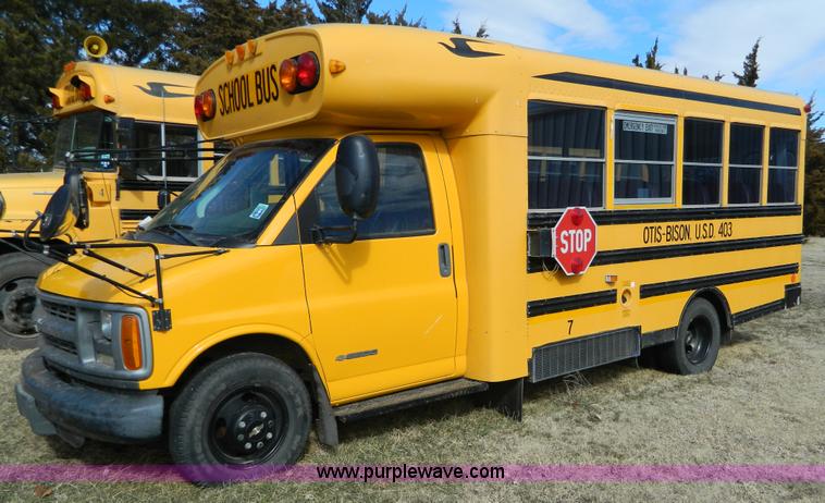 image for item D6113 2002 Chevrolet Express G3500 school bus