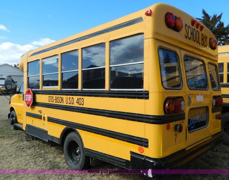 image for item D6113 2002 Chevrolet Express G3500 school bus