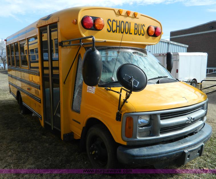 image for item D6113 2002 Chevrolet Express G3500 school bus