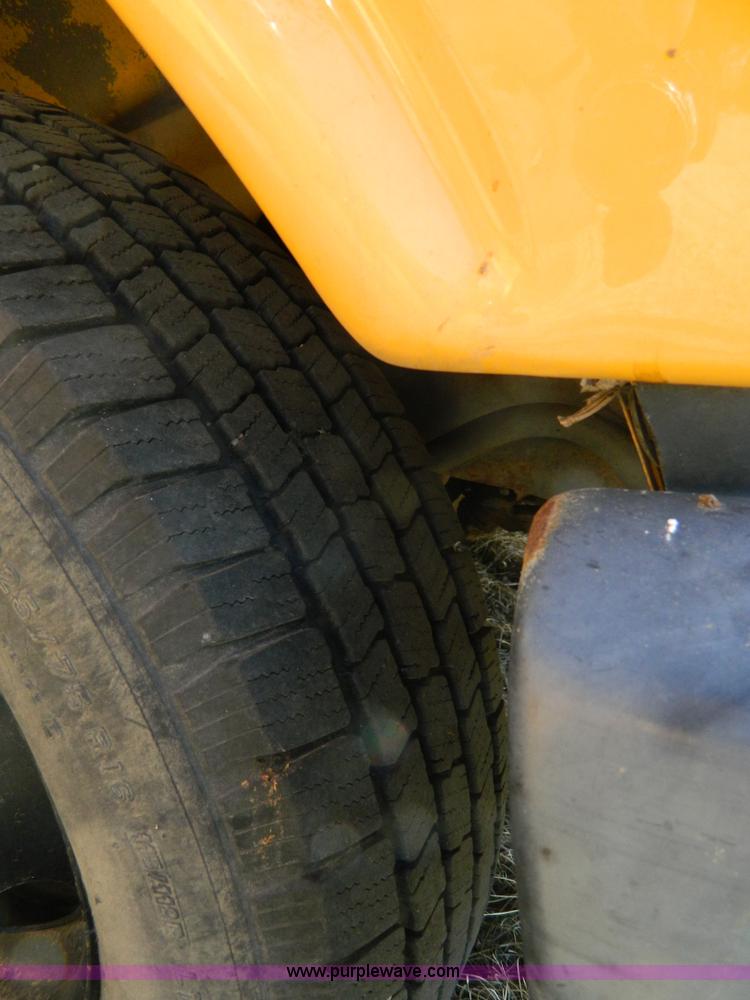 image for item D6113 2002 Chevrolet Express G3500 school bus