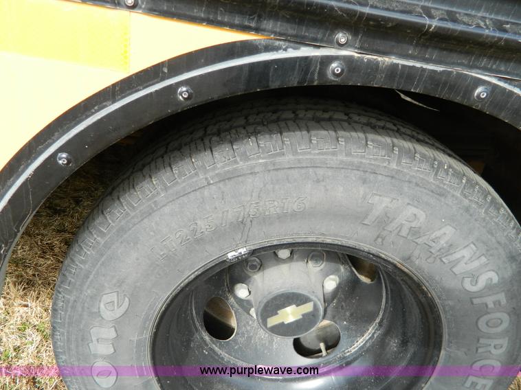 image for item D6113 2002 Chevrolet Express G3500 school bus