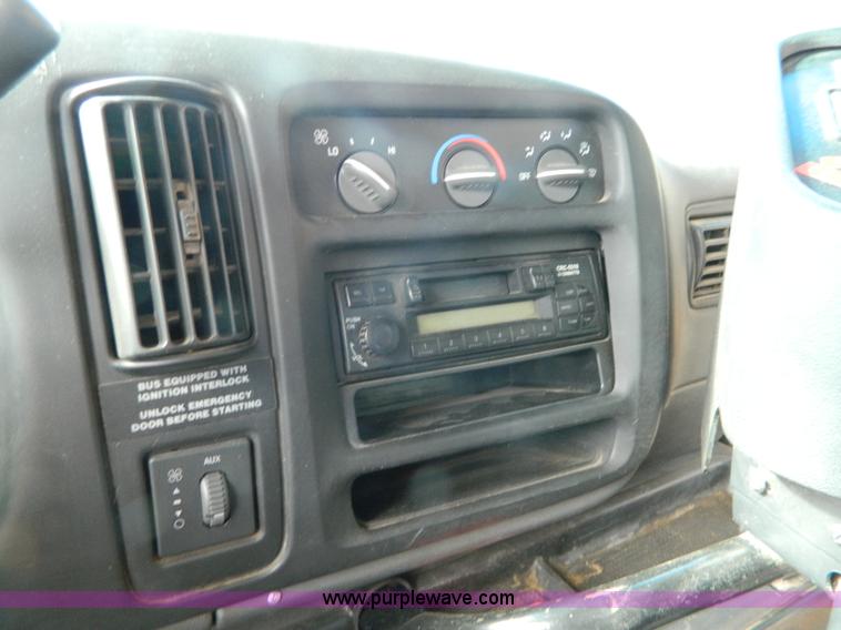 image for item D6113 2002 Chevrolet Express G3500 school bus