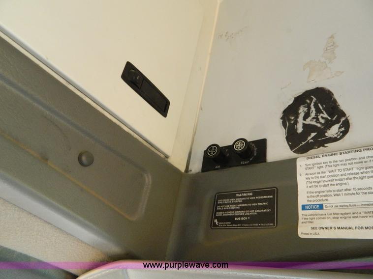 image for item D6113 2002 Chevrolet Express G3500 school bus