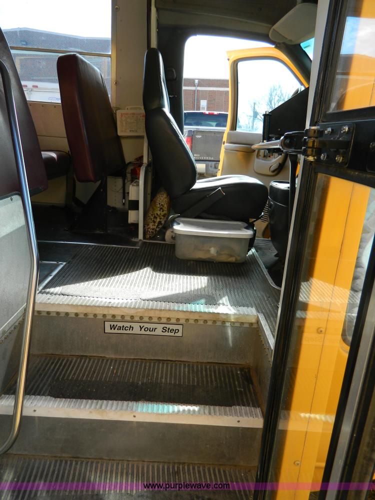 image for item D6113 2002 Chevrolet Express G3500 school bus