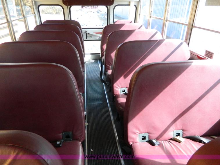 image for item D6113 2002 Chevrolet Express G3500 school bus