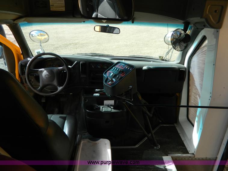 image for item D6113 2002 Chevrolet Express G3500 school bus