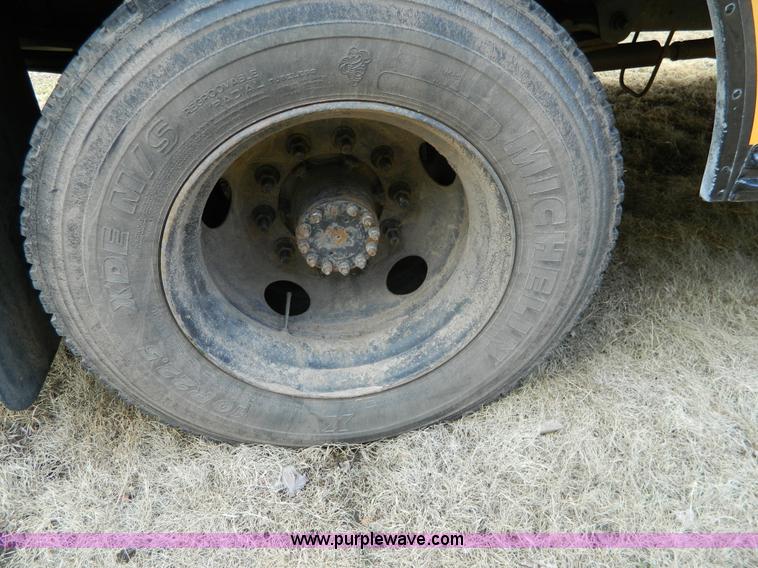 image for item D6114 1998 Chevrolet B7 Blue Bird school bus