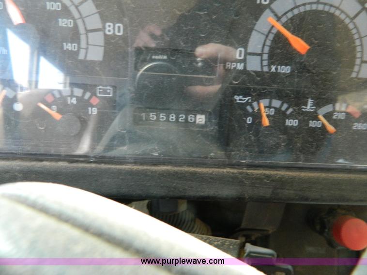 image for item D6114 1998 Chevrolet B7 Blue Bird school bus