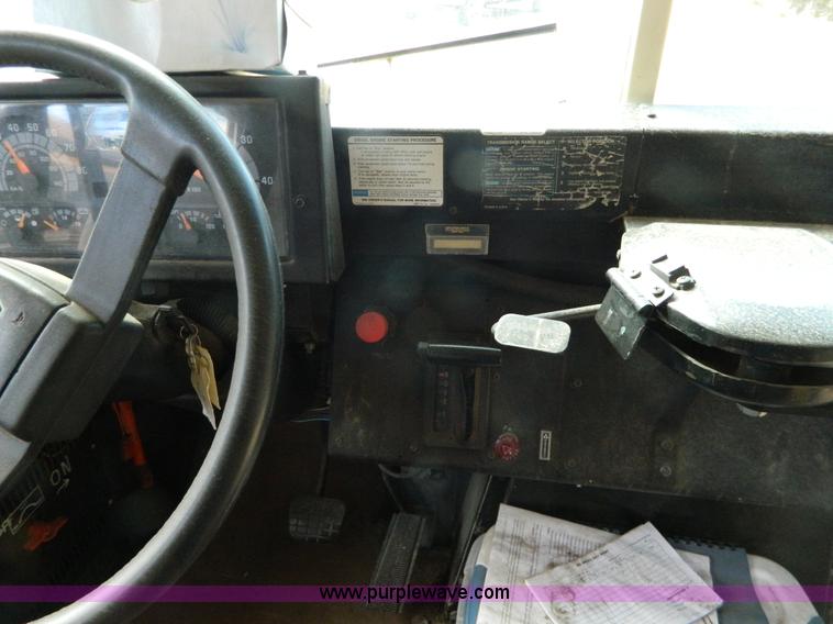 image for item D6114 1998 Chevrolet B7 Blue Bird school bus