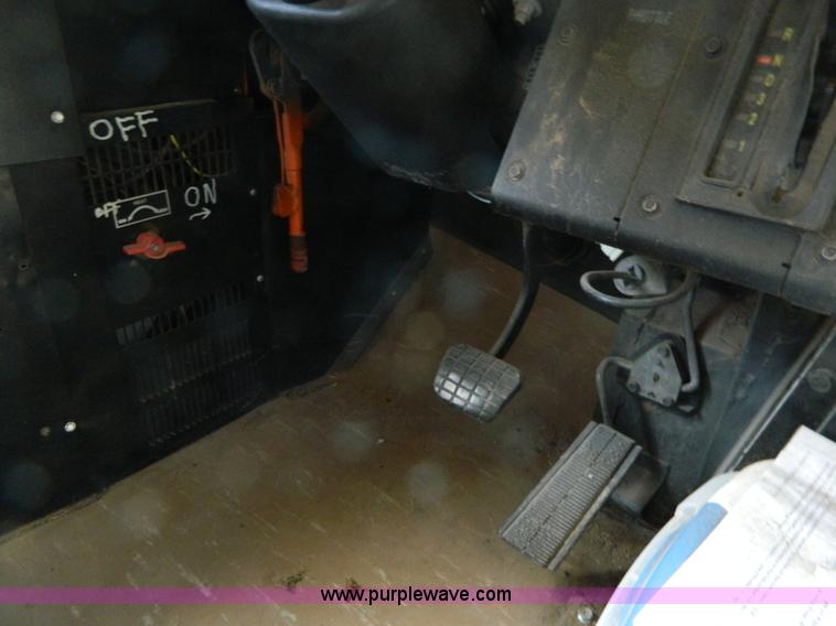 image for item D6114 1998 Chevrolet B7 Blue Bird school bus