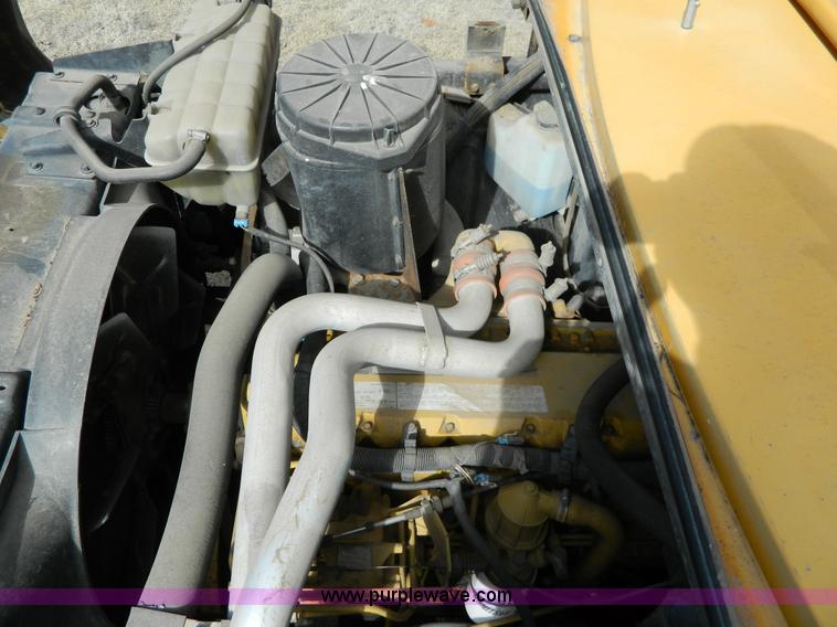 image for item D6114 1998 Chevrolet B7 Blue Bird school bus