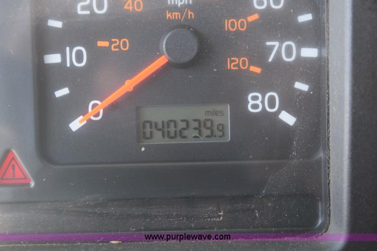 image for item E6279 2001 Volvo VNL semi truck