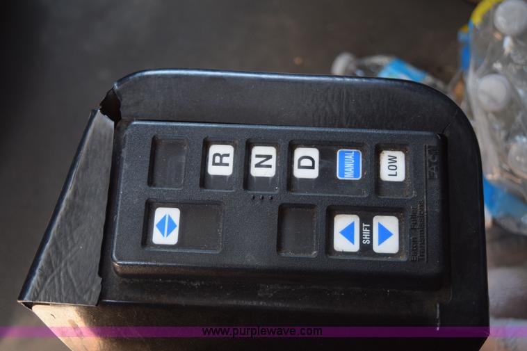 image for item E6279 2001 Volvo VNL semi truck