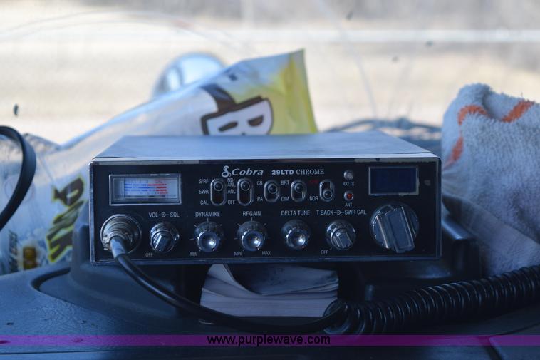 image for item E6279 2001 Volvo VNL semi truck