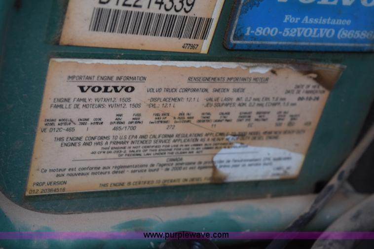 image for item E6279 2001 Volvo VNL semi truck