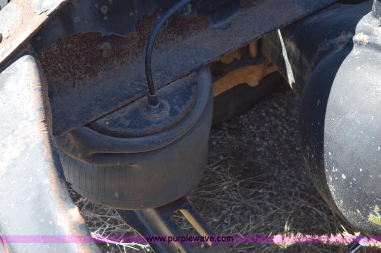 image for item E6279 2001 Volvo VNL semi truck