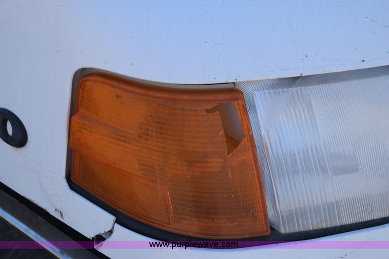 image for item E6279 2001 Volvo VNL semi truck