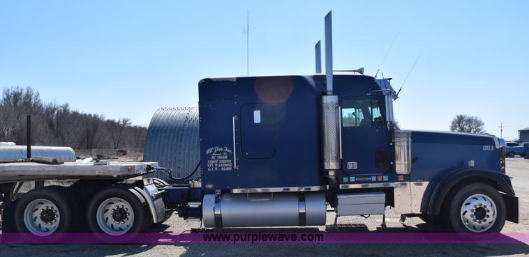 image for item E6280 1998 Freightliner FLD semi truck