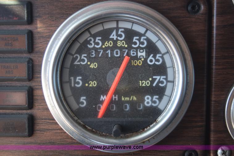 image for item E6280 1998 Freightliner FLD semi truck