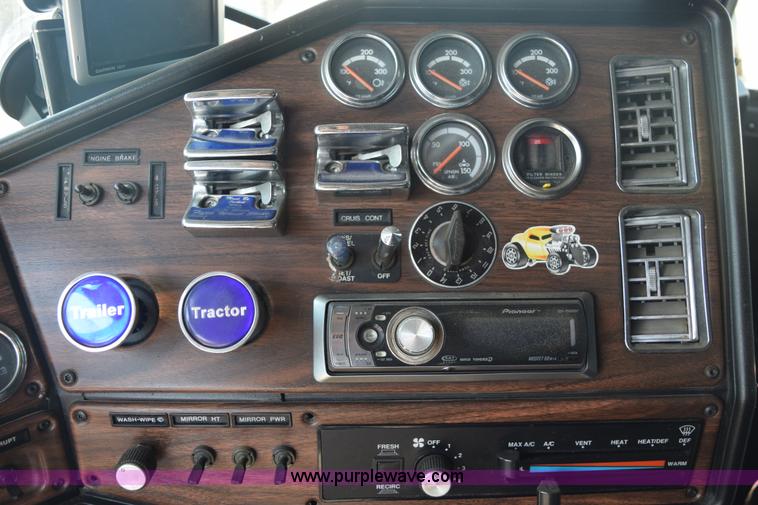 image for item E6280 1998 Freightliner FLD semi truck