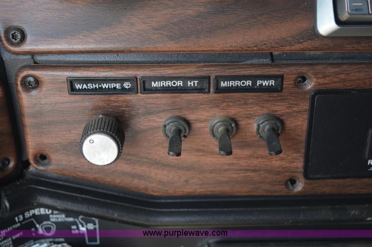 image for item E6280 1998 Freightliner FLD semi truck