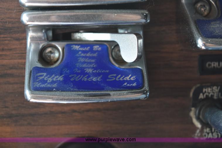 image for item E6280 1998 Freightliner FLD semi truck