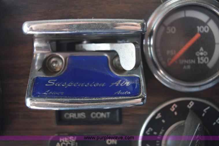 image for item E6280 1998 Freightliner FLD semi truck