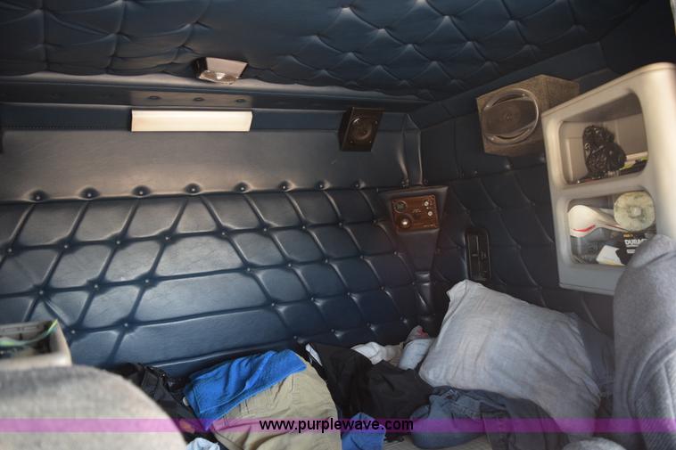 image for item E6280 1998 Freightliner FLD semi truck