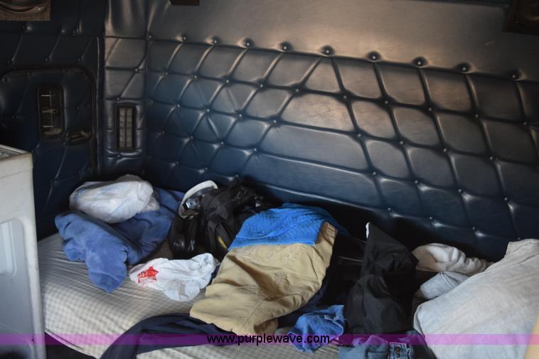 image for item E6280 1998 Freightliner FLD semi truck