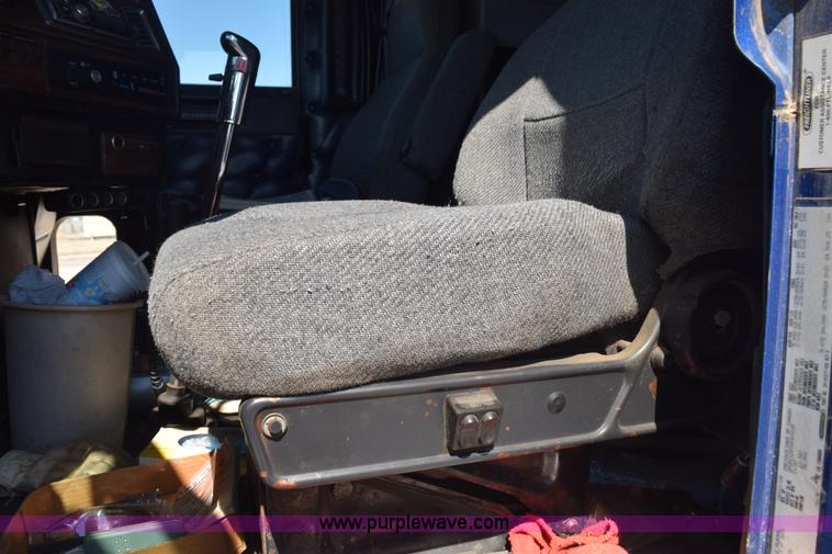 image for item E6280 1998 Freightliner FLD semi truck