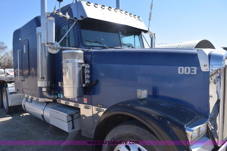 image for item E6280 1998 Freightliner FLD semi truck