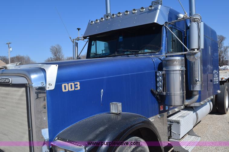 image for item E6280 1998 Freightliner FLD semi truck