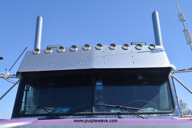 image for item E6280 1998 Freightliner FLD semi truck