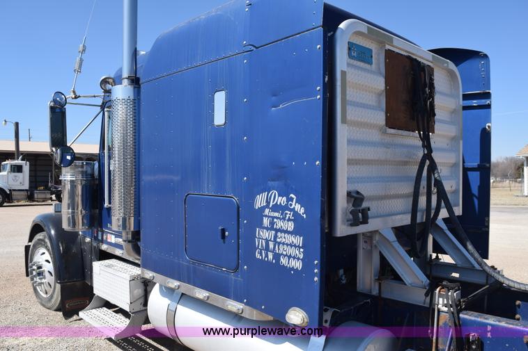 image for item E6280 1998 Freightliner FLD semi truck