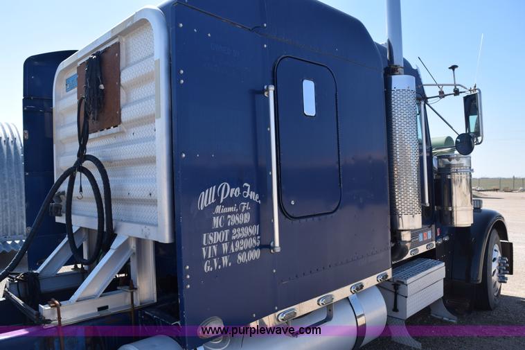 image for item E6280 1998 Freightliner FLD semi truck