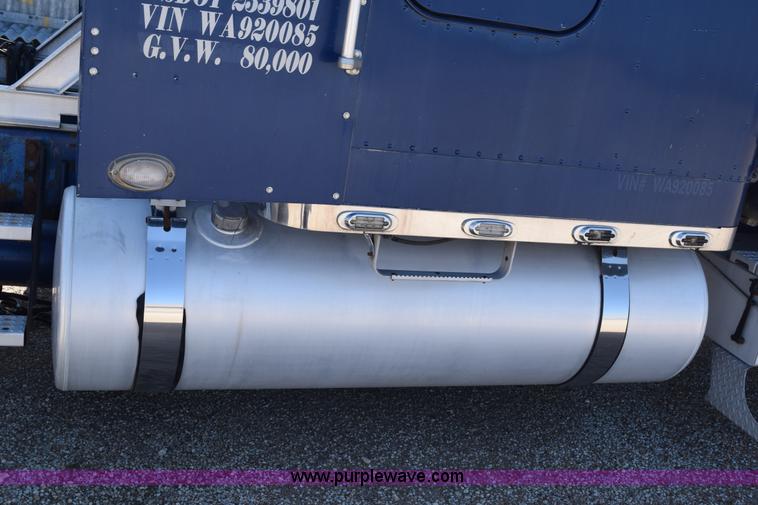 image for item E6280 1998 Freightliner FLD semi truck