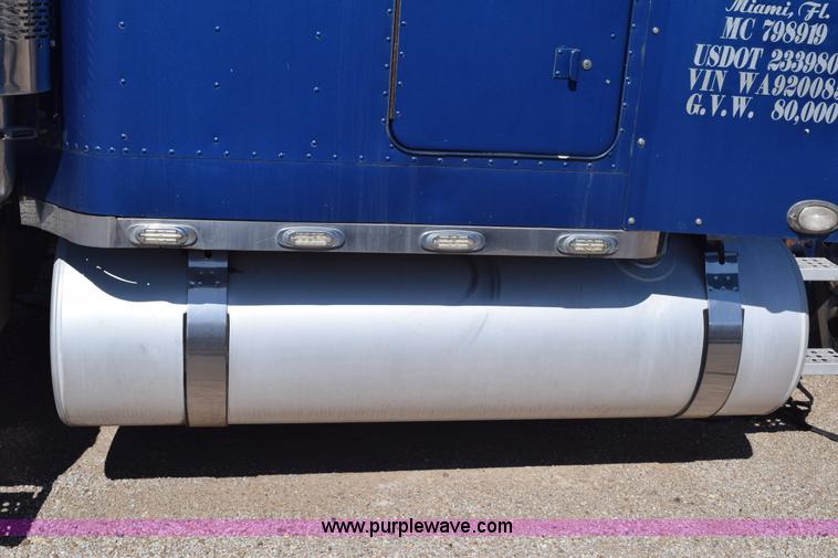 image for item E6280 1998 Freightliner FLD semi truck